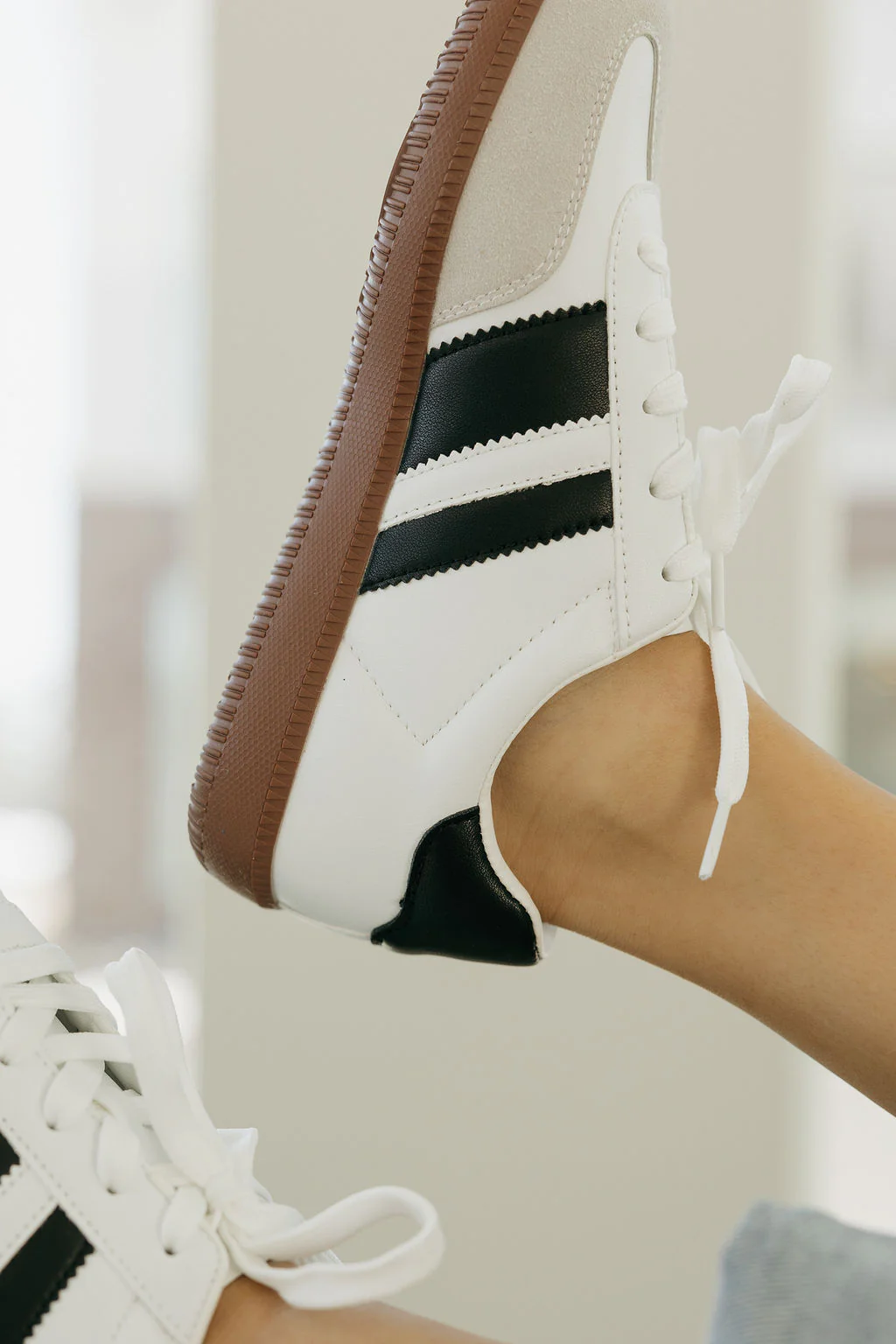 Luella Sneakers-White/Black - Image 4