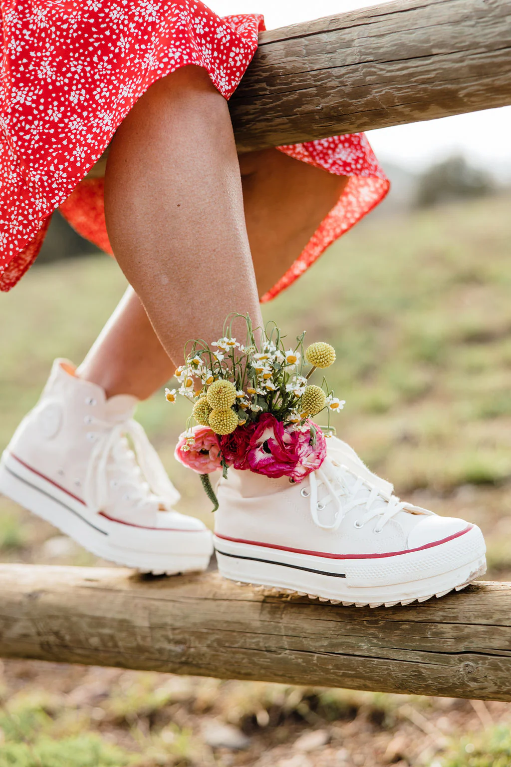 Victoria Wallen Sneakers-Crudo - Image 4